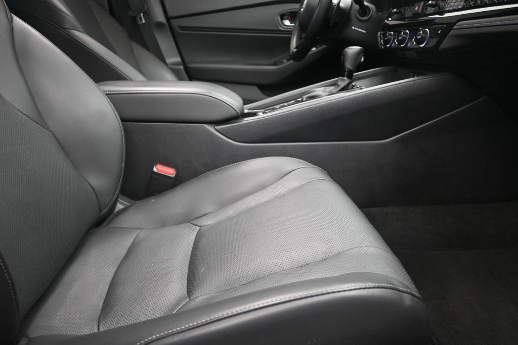 Used 2025 Honda Accord Sport image 25