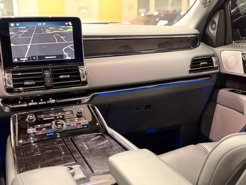 Used 2018 Lincoln Navigator Reserve w/ Technology Package AWD/4WD image 18