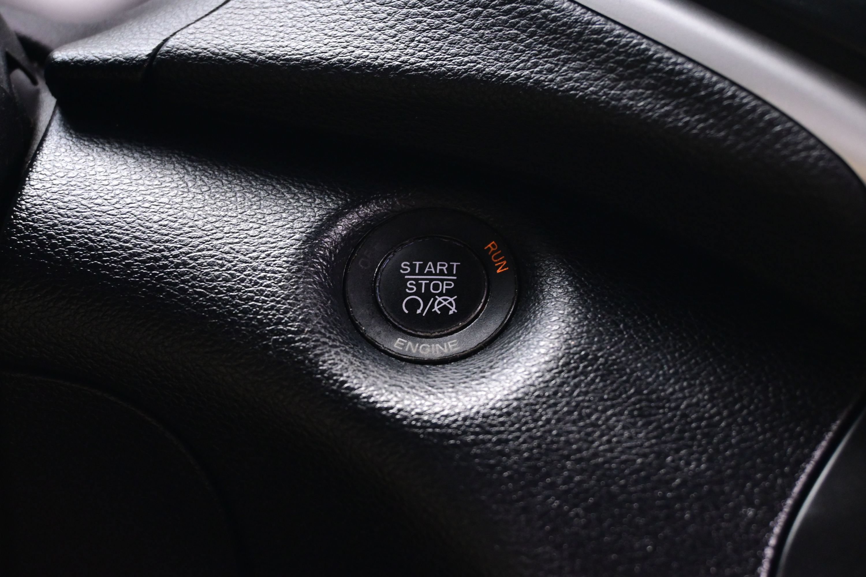 Used 2014 Jeep Cherokee Limited w/ Technology Group FWD image 22