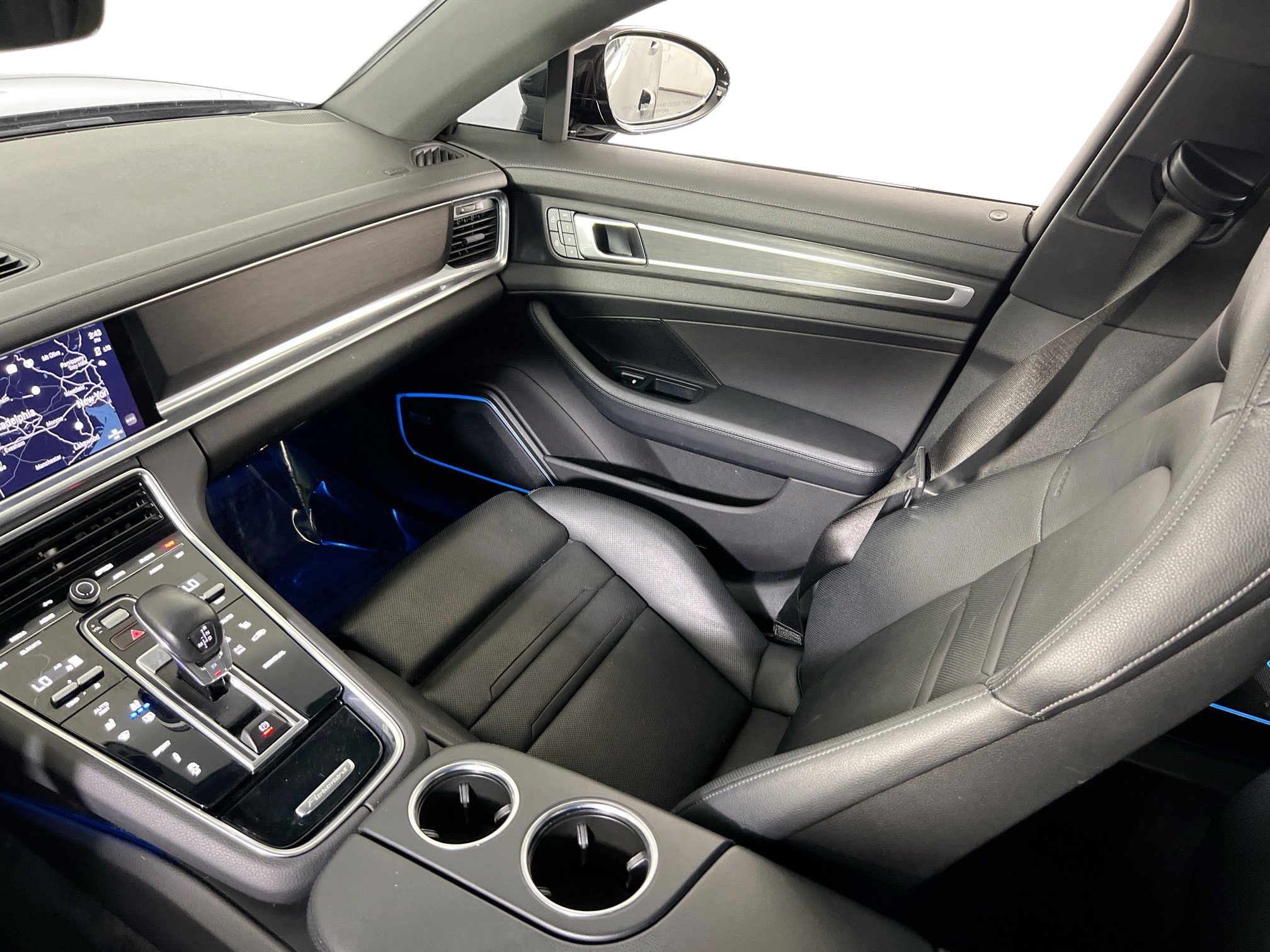 Used 2022 Porsche Panamera 4 Platinum Edition AWD/4WD image 25