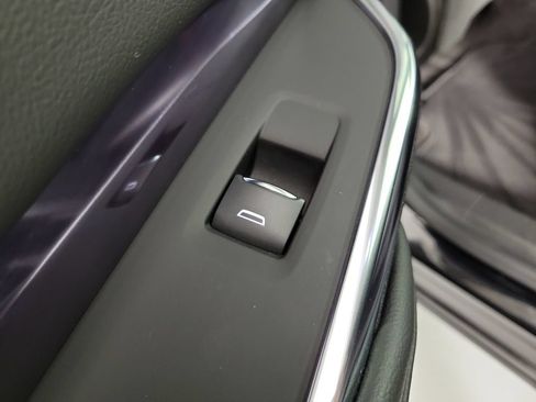 Used 2023 Cadillac XT4 Luxury w/ Cold Weather Package FWD image 12