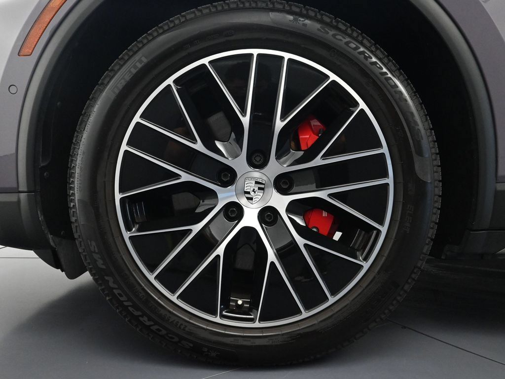 Certified 2025 Porsche Macan 4S Electric AWD/4WD image 23