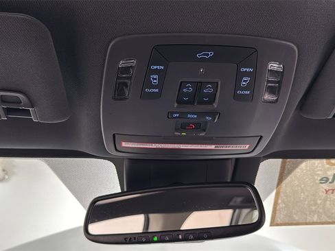 Certified 2023 Toyota Sienna Platinum image 11