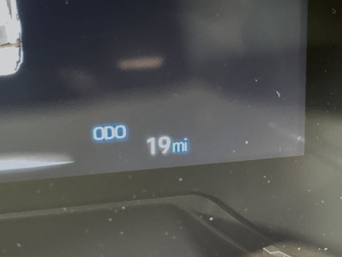 Used 2025 Toyota RAV4 XLE w/ Convenience Package image 19