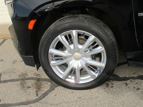 Used 2021 Chevrolet Suburban High Country image 13