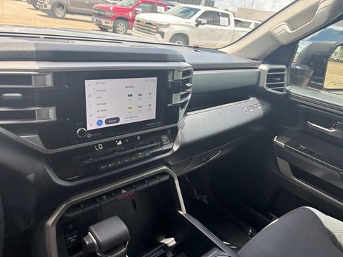Used 2022 Toyota Tundra SR5 w/ Convenience Package RWD image 18