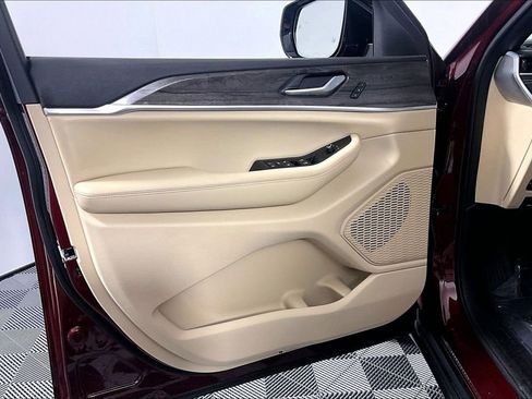 Used 2025 Jeep Grand Cherokee L Limited w/ Luxury Tech Group II AWD/4WD image 23