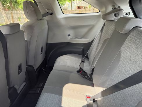 Used 2022 Toyota Sienna LE FWD image 17