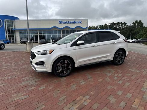 Used 2019 Ford Edge ST w/ Cold Weather Package AWD/4WD image 4