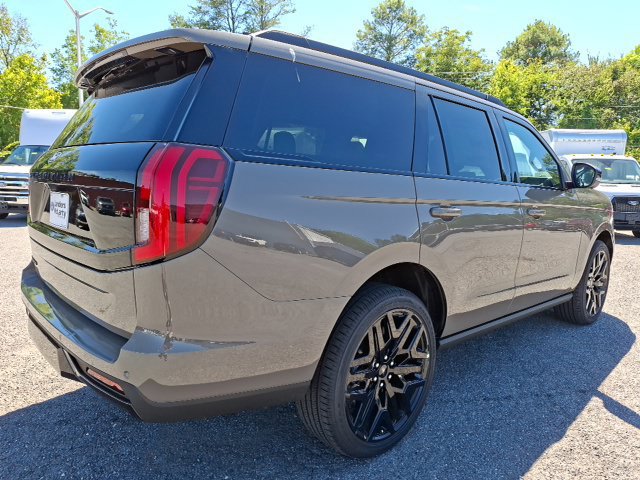 New 2027 Ford Expedition Platinum w/ Stealth Performance Package AWD/4WD image 3