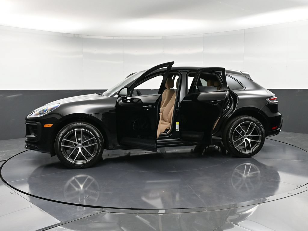 Certified 2026 Porsche Macan AWD/4WD image 37