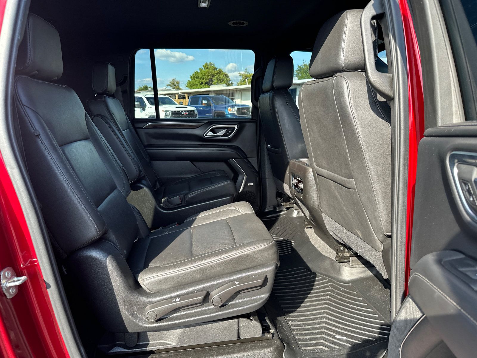 Used 2021 Chevrolet Suburban Z71 AWD/4WD image 19