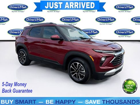 Used 2025 Chevrolet TrailBlazer LT FWD image 1