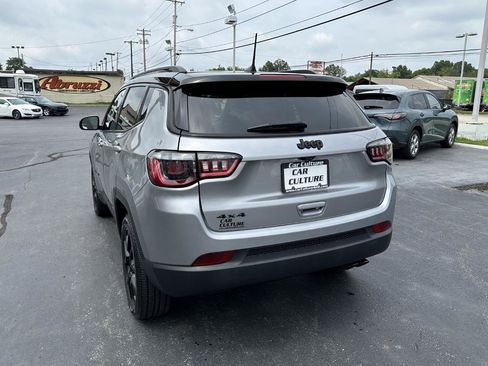 Used 2022 Jeep Compass Latitude w/ Sun and Sound Group AWD/4WD image 10