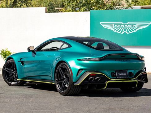 Used 2025 Aston Martin V8 Vantage Coupe image 2