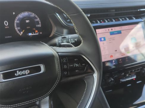 Used 2023 Jeep Grand Cherokee Overland AWD/4WD image 18