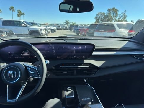 Used 2025 Buick Enclave Preferred image 9