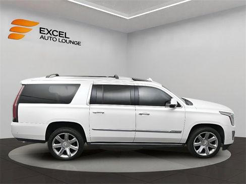 Used 2017 Cadillac Escalade ESV Premium Luxury image 51