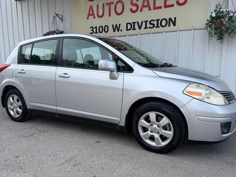 Used 2009 Nissan Versa Hatchback w/ Convenience Pkg FWD image 2