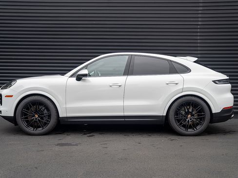 Used 2025 Porsche Cayenne Coupe image 2