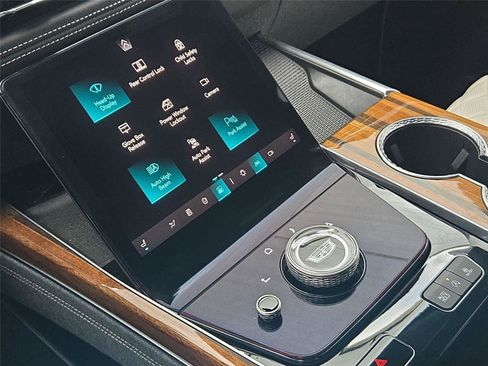 Certified 2026 Cadillac Escalade Platinum Sport w/ LPO, Floor Liner Package AWD/4WD image 21