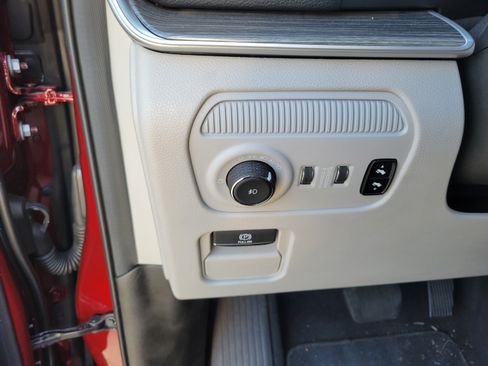 Certified 2023 Jeep Wagoneer Series III w/ Preferred Equipment Group RWD image 23