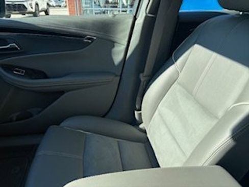 Used 2015 Chevrolet Impala LT image 13