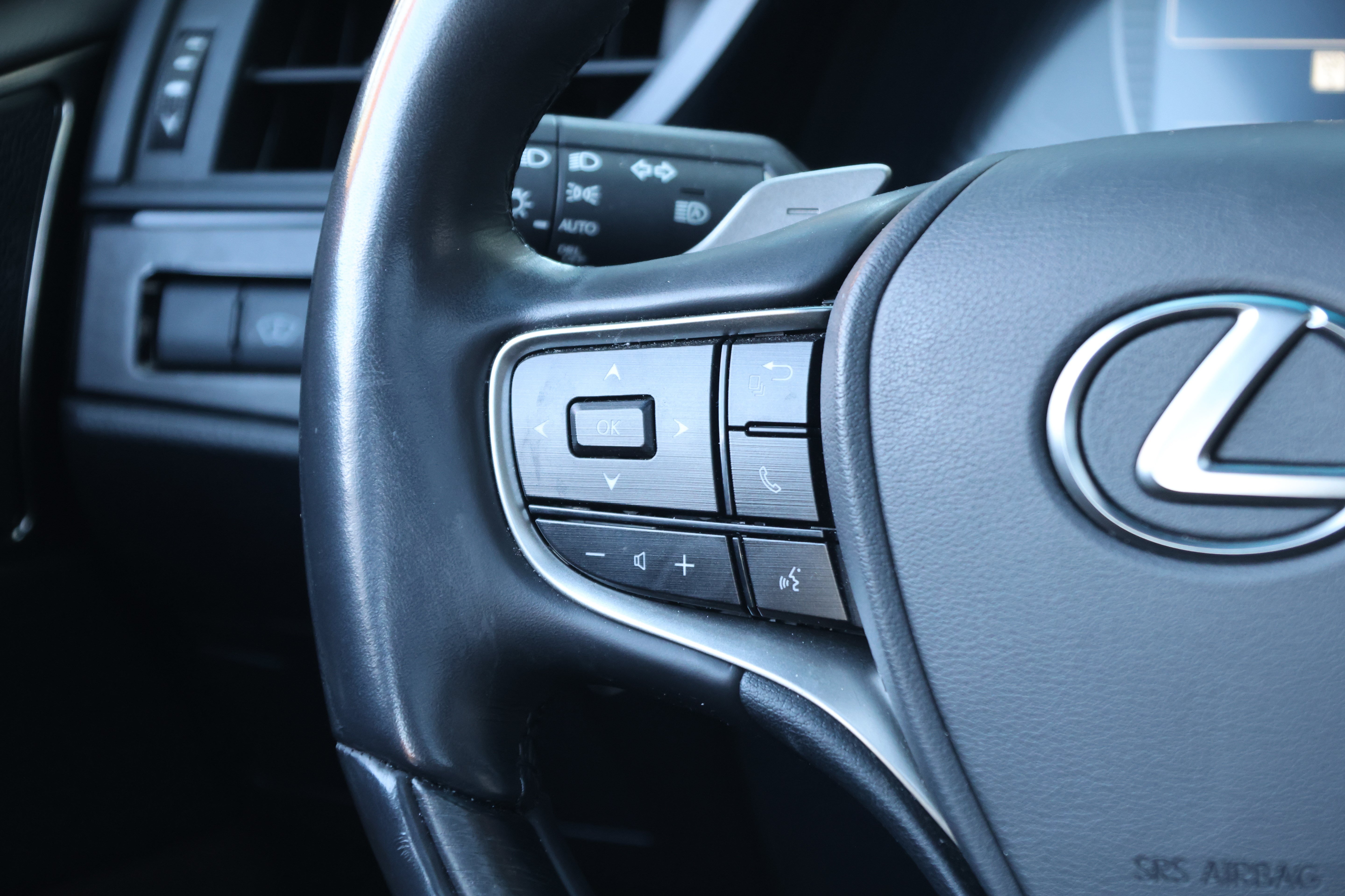 Used 2025 Lexus ES 350 Ultra Luxury w/ Accessory Package (Z2) FWD image 31