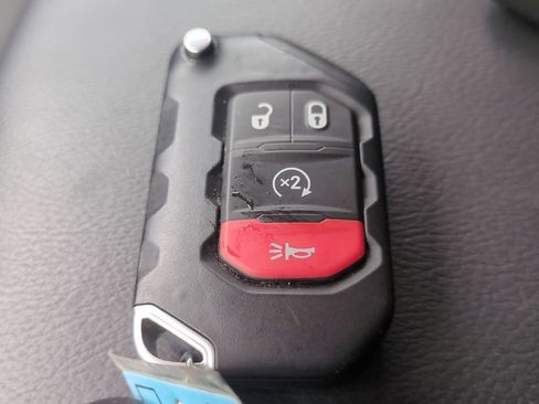 Used 2025 Jeep Wrangler Unlimited Sahara image 31