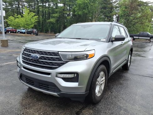 Used 2021 Ford Explorer XLT w/ Equipment Group 202A AWD/4WD image 4