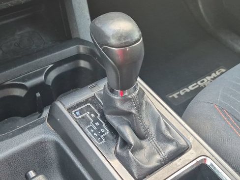 Used 2017 Toyota Tacoma TRD Off-Road w/ Tow Package (A/T) AWD/4WD image 20