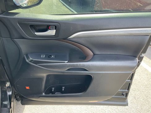 Used 2017 Toyota Highlander Limited Platinum image 10