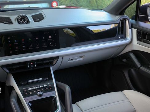 Used 2024 Porsche Cayenne S image 40