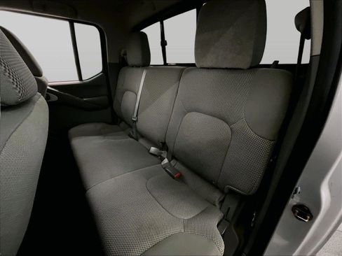 Used 2015 Nissan Frontier SV image 25