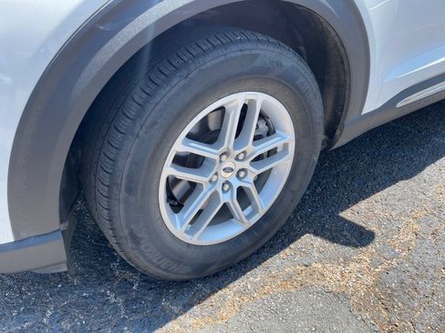 Used 2025 Ford Explorer Active RWD image 11