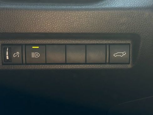Used 2019 Toyota RAV4 XLE w/ Convenience Package FWD image 22