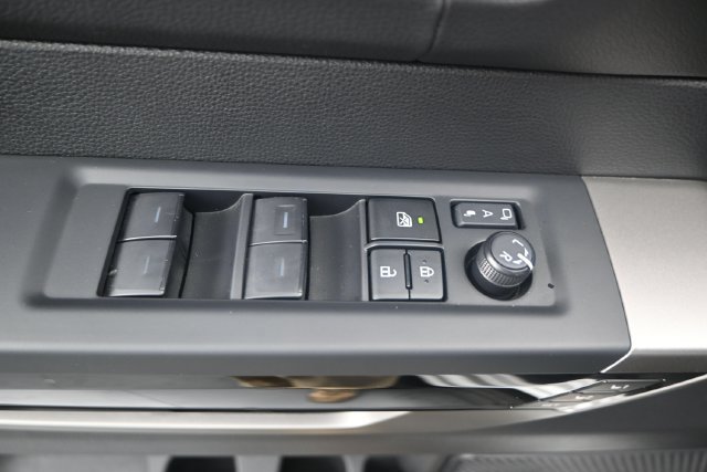 Used 2025 Toyota Tundra Limited AWD/4WD image 9