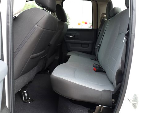 Used 2024 RAM 1500 Classic SLT image 9