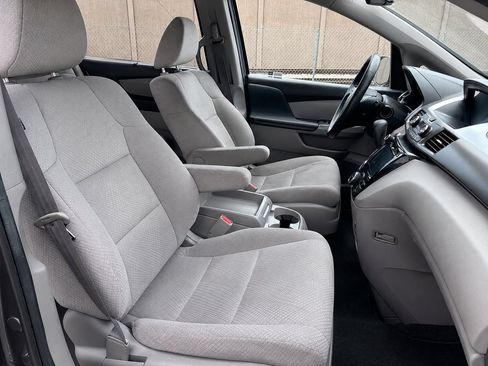 Used 2016 Honda Odyssey SE image 8