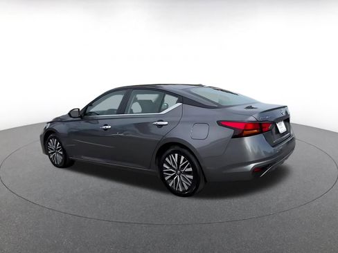 Used 2025 Nissan Altima 2.5 SV image 10