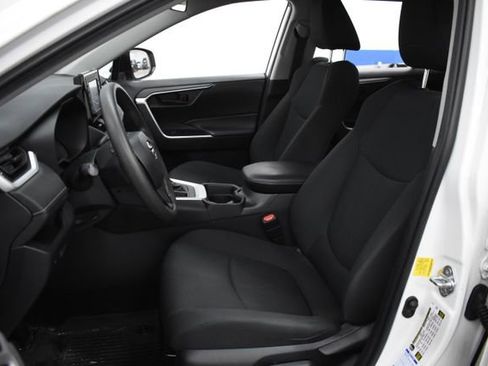 Used 2020 Toyota RAV4 LE image 15