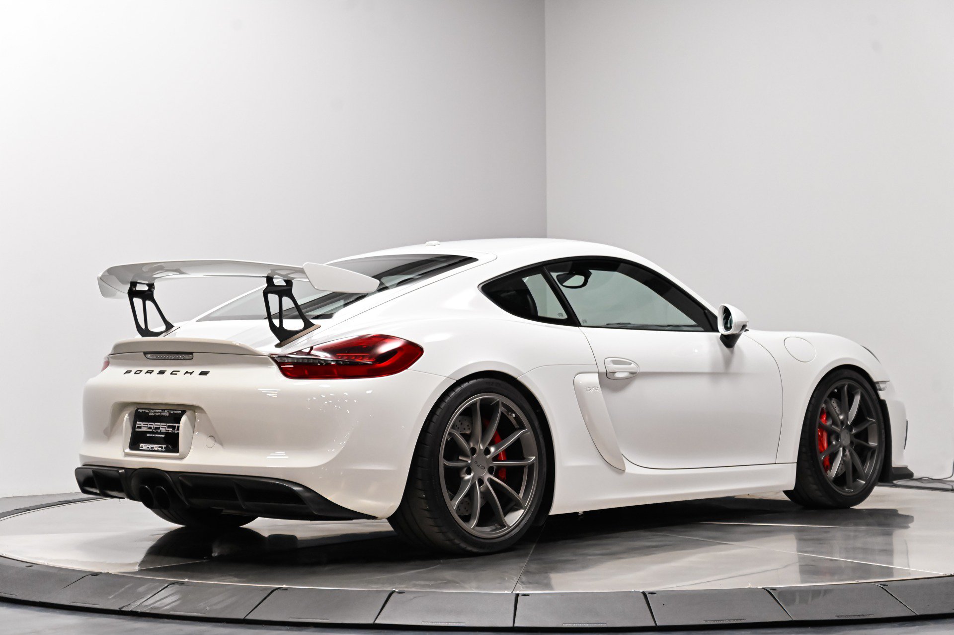 Used 2016 Porsche Cayman GT4 RWD image 39