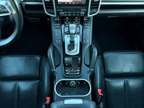 Used 2017 Porsche Cayenne Platinum Edition image 30