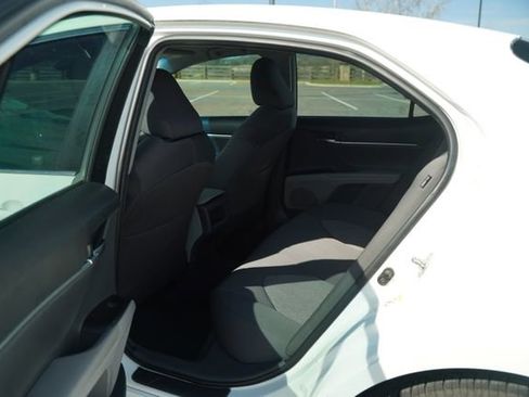 Used 2018 Toyota Camry LE image 14