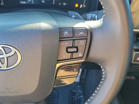 Used 2025 Toyota Camry SE image 26