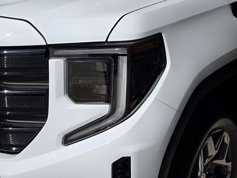Used 2024 GMC Sierra 1500 Elevation RWD image 8