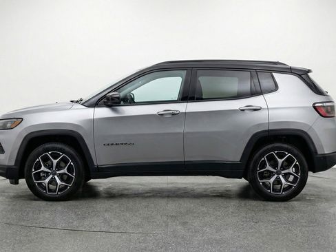 Used 2025 Jeep Compass Limited image 5