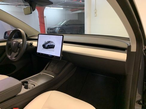 Used 2022 Tesla Model Y Performance image 51