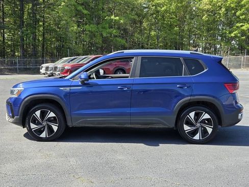 Used 2023 Volkswagen Taos SE AWD/4WD image 2