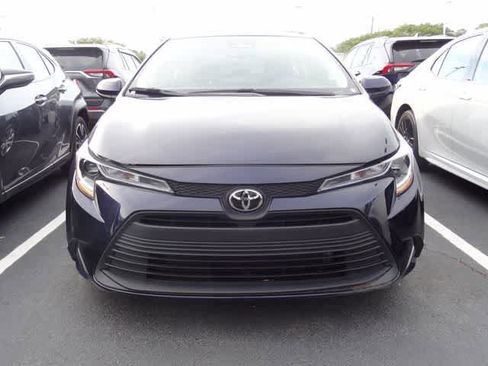 Used 2025 Toyota Corolla LE image 2